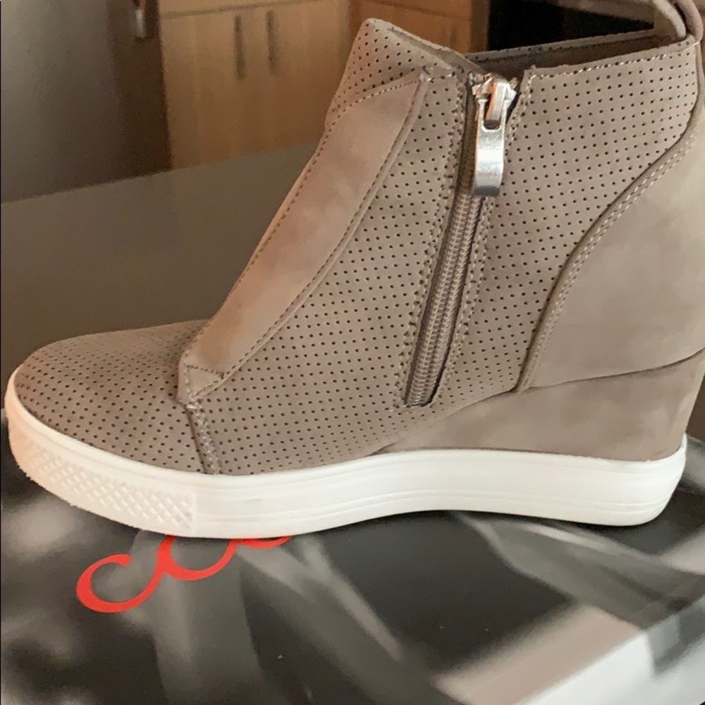 Taupe wedge sneakers